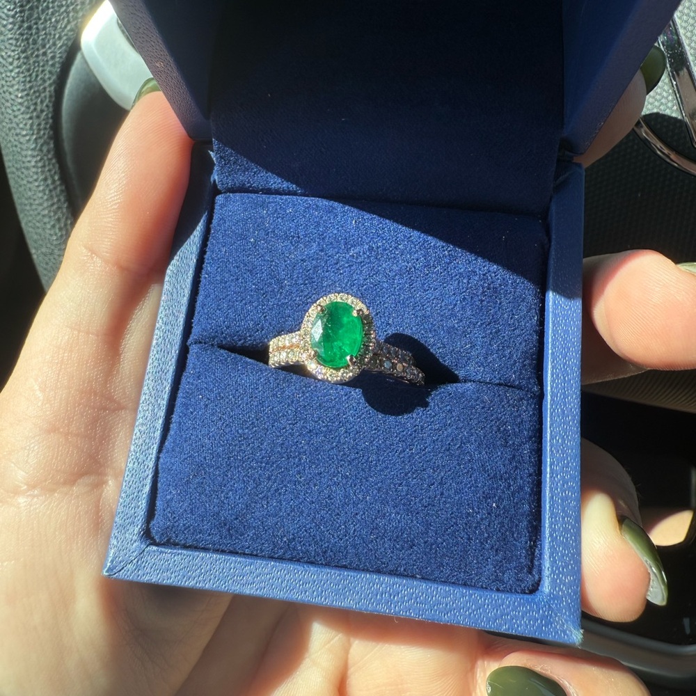 One Ladies Diamond & Gemstone Wedding Set (Emerald)